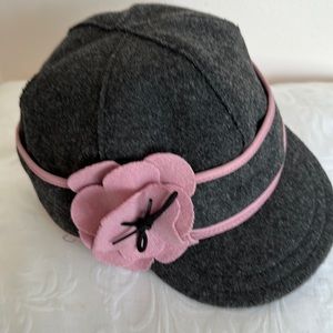 Gray Women's Hat with Pink Flower Accent